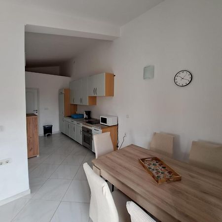 Apartments Maretic Mandre Exterior photo