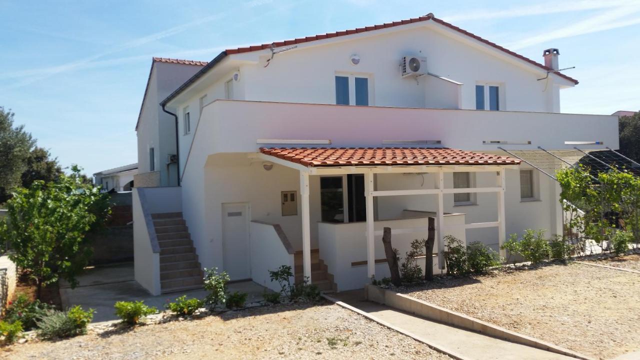 Apartments Maretic Mandre Exterior photo