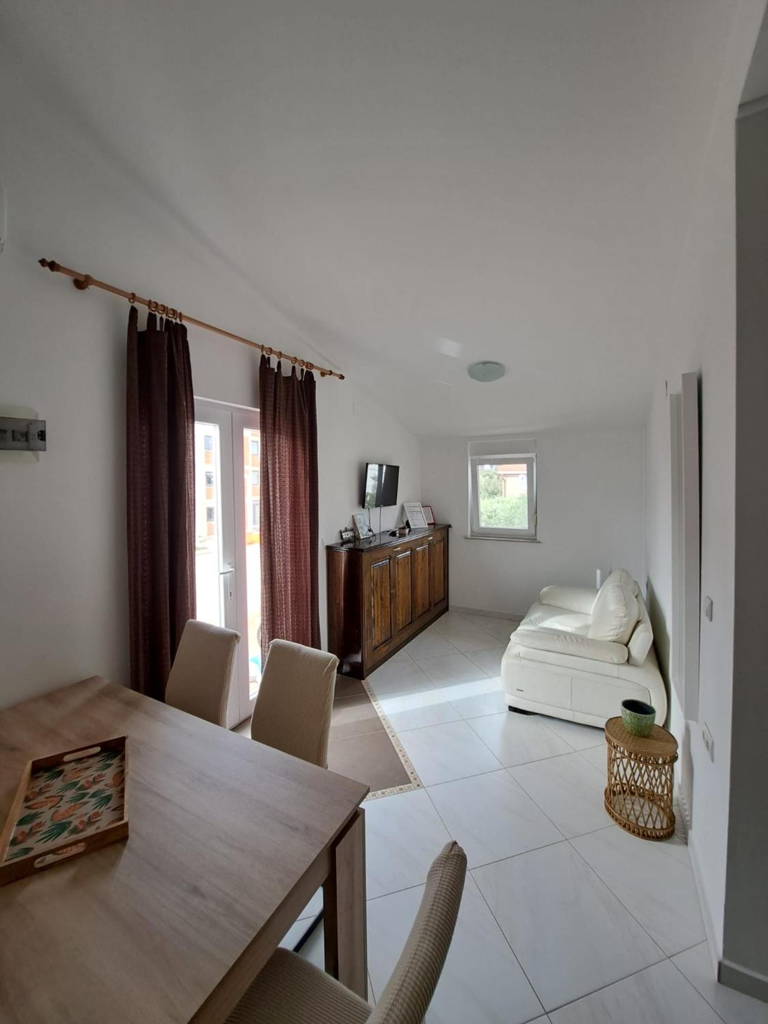Apartments Maretic Mandre Exterior photo