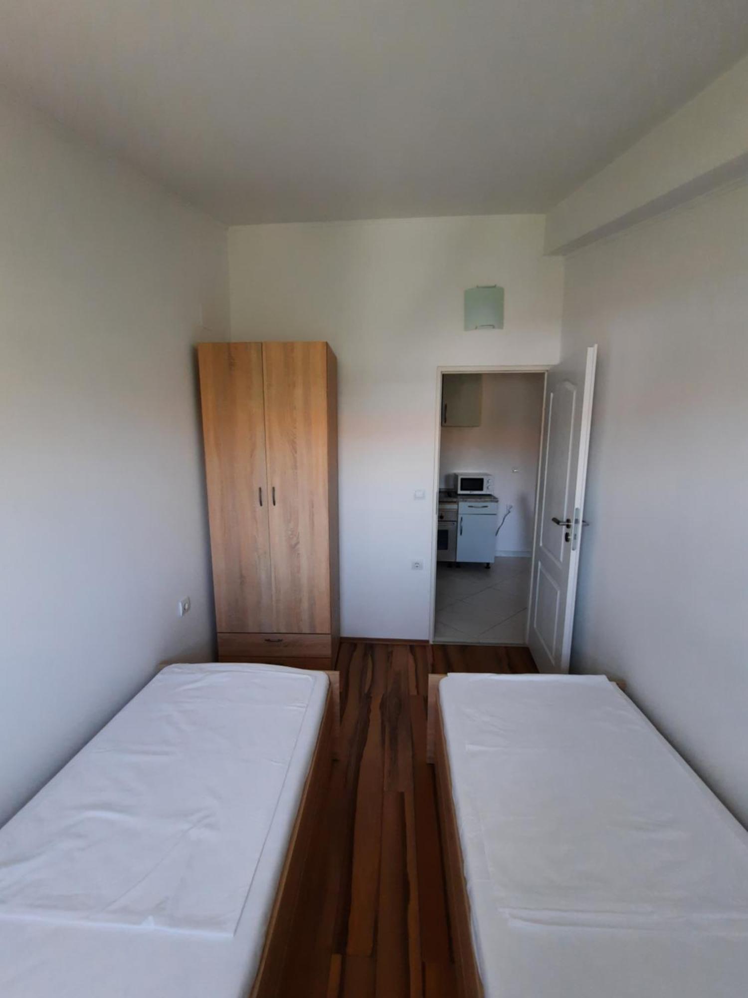 Apartments Maretic Mandre Exterior photo