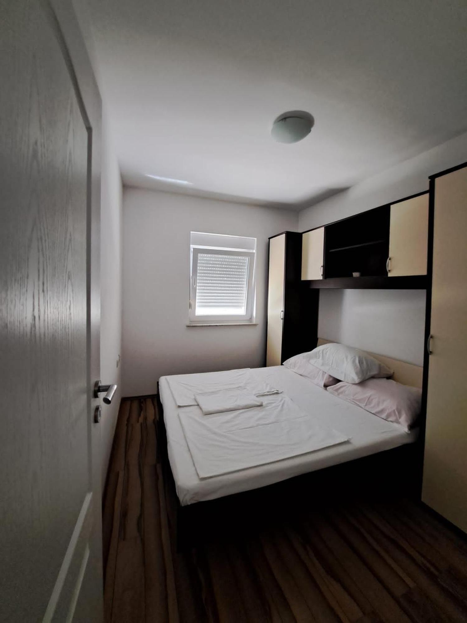 Apartments Maretic Mandre Exterior photo