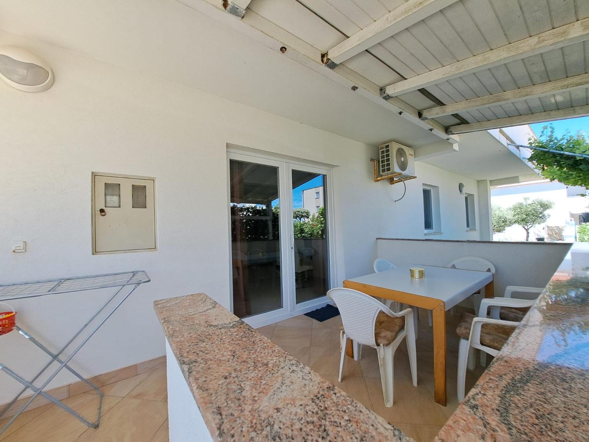 Apartments Maretic Mandre Exterior photo