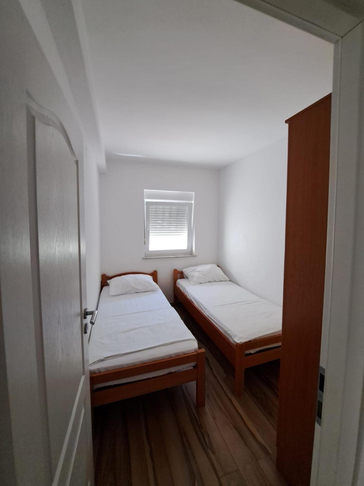 Apartments Maretic Mandre Exterior photo